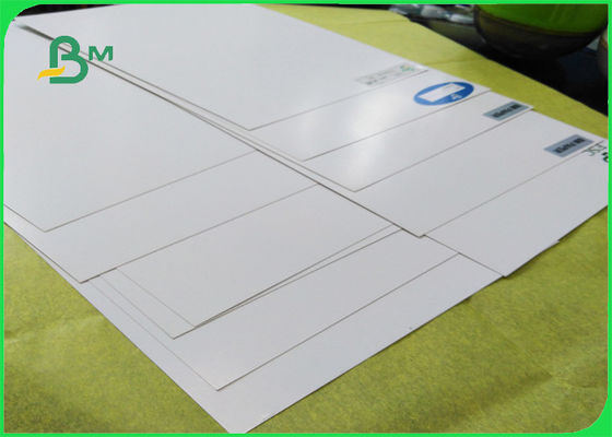 C2S 아트지 높은 광택 있는 180gsm 200gsm 25 x 38는 연감을 위한 장을 조금씩 움직입니다