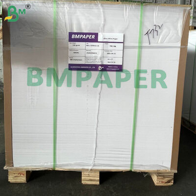 310gsm 블랙 코어 플레이 카드 종이 린 엠브로스 된 마무리 우수한 강도 및 내구성